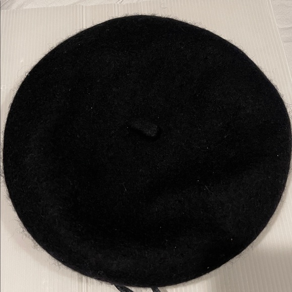 Classic Black Wool Beret - Picture 9 of 10